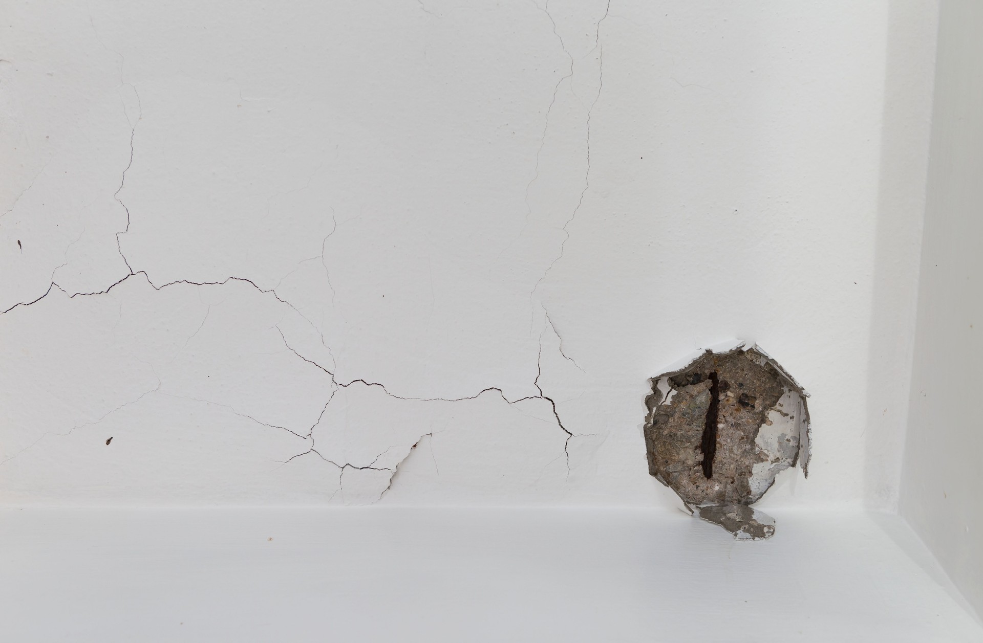 Crack cement ceiling